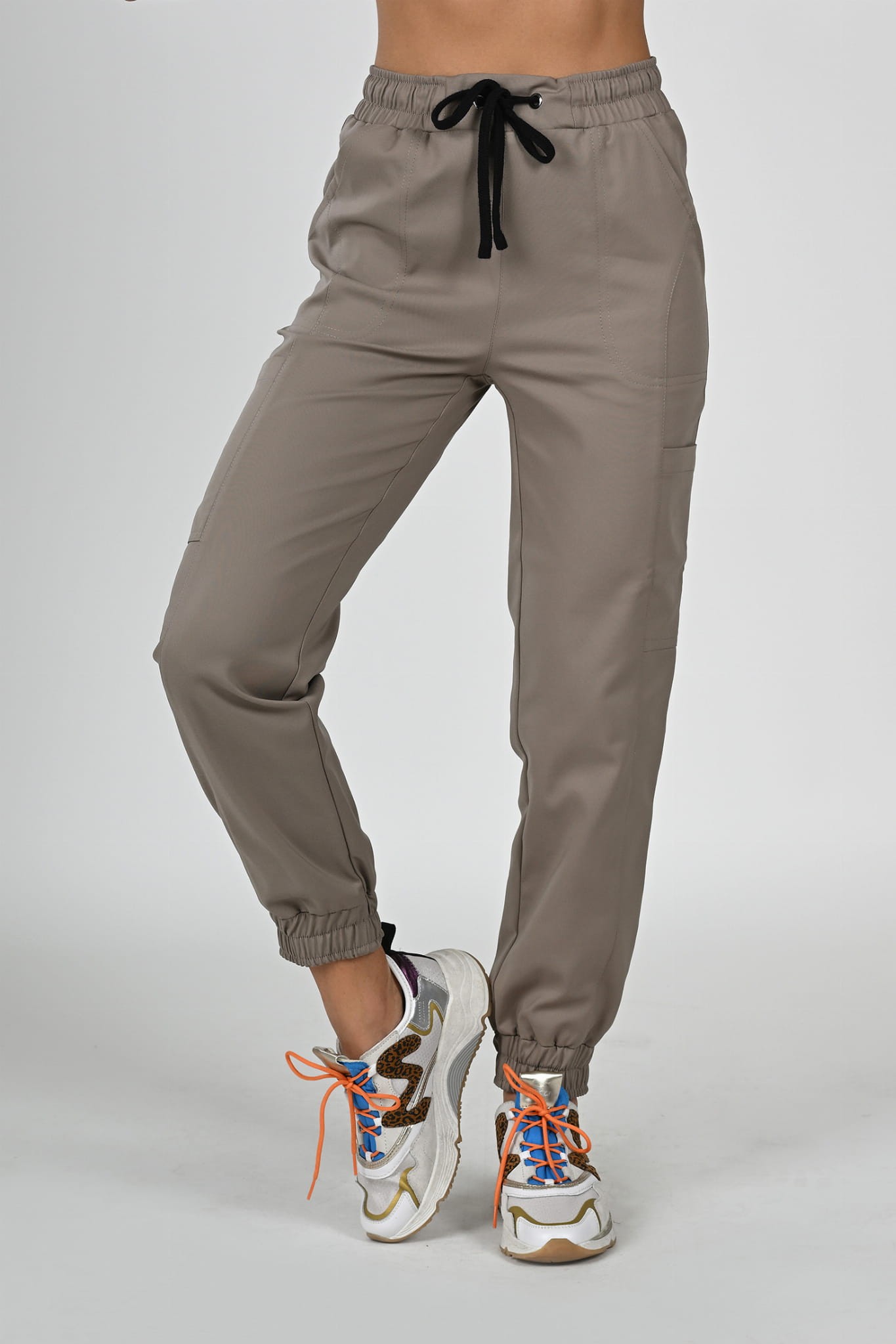 Joggery medyczne damskie