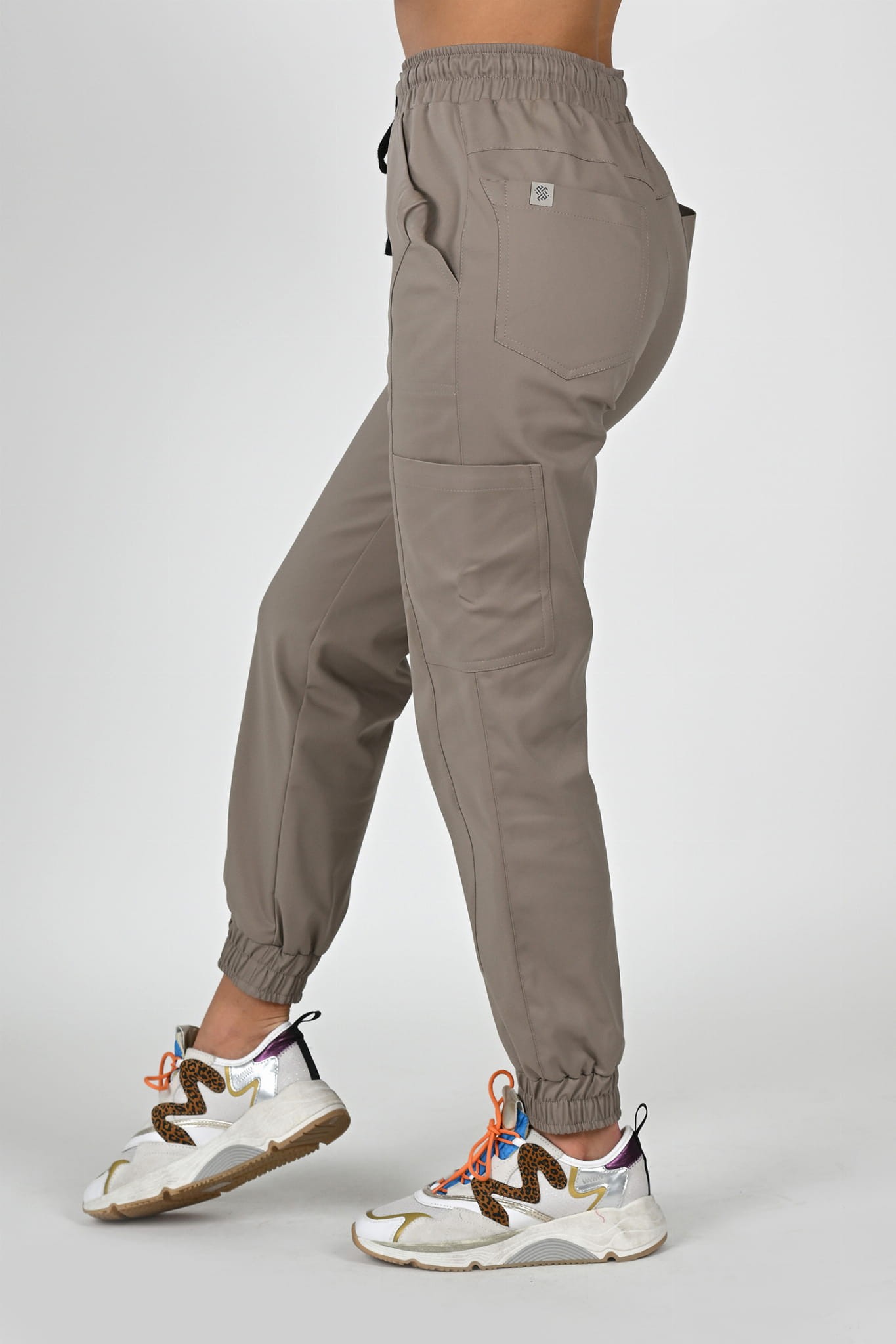 Joggery medyczne damskie