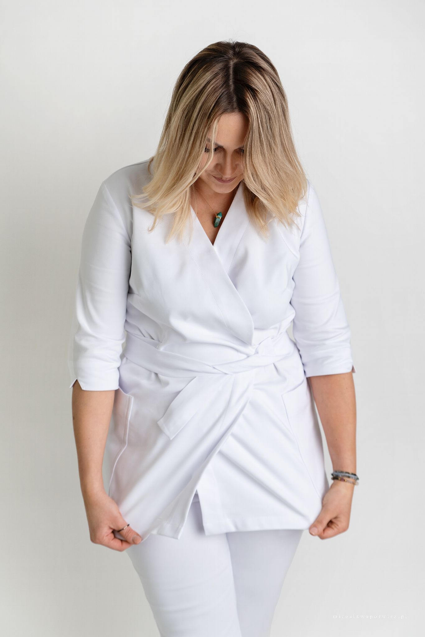 Bluzka medyczna damska kopertowa Premium Scrubs White/ Biała