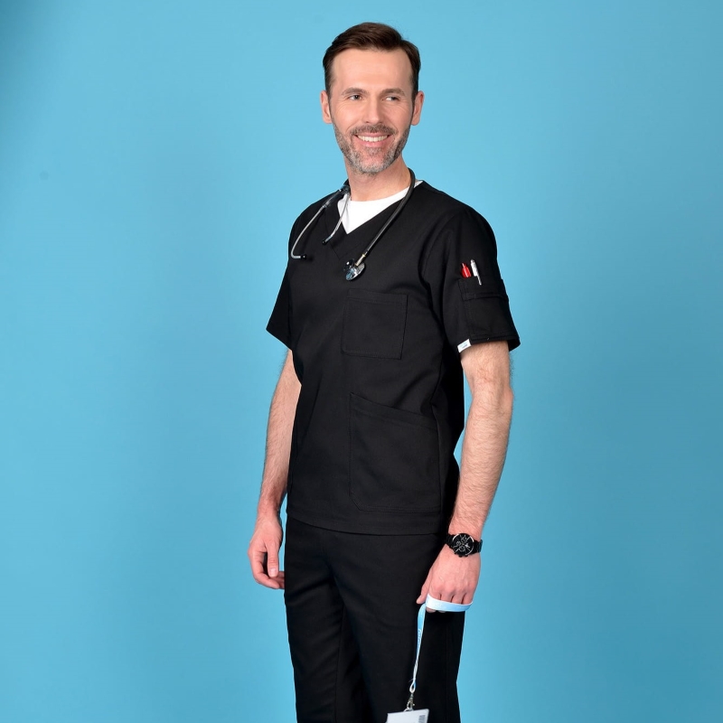 Scrubsy medyczne męskie: jak wybrać idealny fason i dbać o profesjonalny wizerunek?